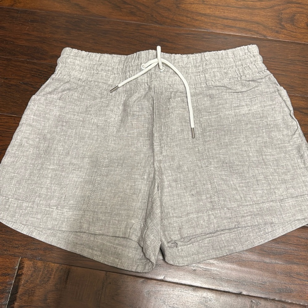 Athleta Cabo Linen Shorts gray chambray